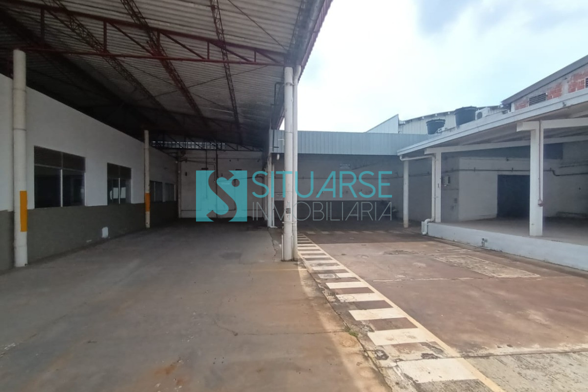 BODEGA EN ARRIENDO ZONA COMERCIAL