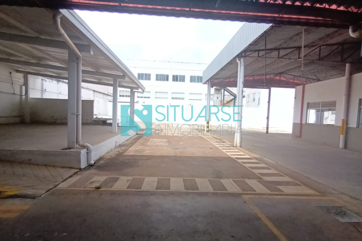 BODEGA EN ARRIENDO ZONA COMERCIAL